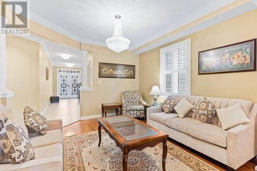 207 Gardenbrooke Trail, Brampton, ON - Indoor Photo Showing Living Room