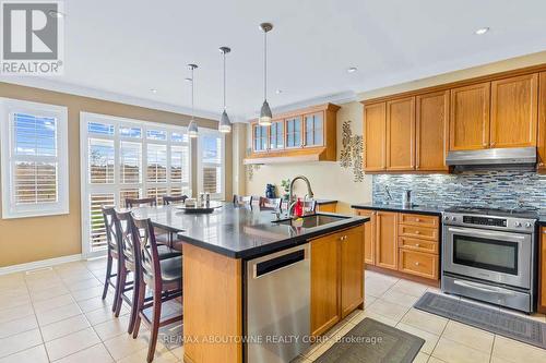 207 Gardenbrooke Trail, Brampton, ON - Indoor Photo Showing Kitchen With Upgraded Kitchen