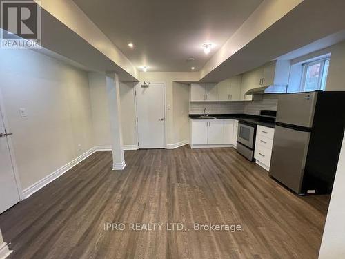 Bsmt - 872 Bethany Crescent E, Mississauga, ON - Indoor Photo Showing Kitchen