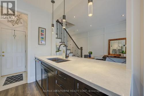 36 - 300 Ravineview Way, Oakville, ON - Indoor Photo Showing Kitchen With Double Sink