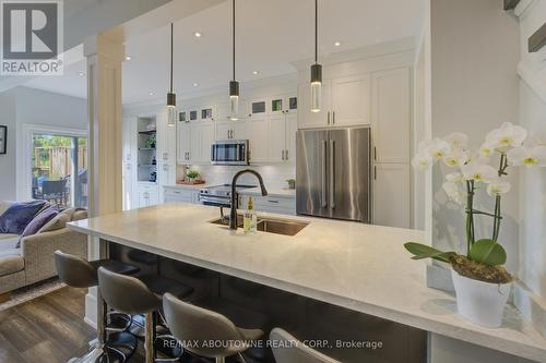 36 - 300 Ravineview Way, Oakville, ON - Indoor Photo Showing Kitchen With Double Sink With Upgraded Kitchen