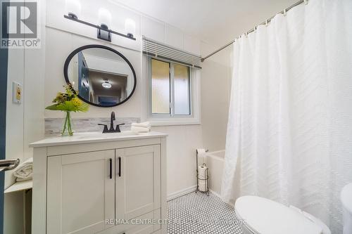 297 Drury Lane, Strathroy-Caradoc (Nw), ON - Indoor Photo Showing Bathroom