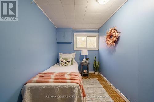 297 Drury Lane, Strathroy-Caradoc (Nw), ON - Indoor Photo Showing Bedroom