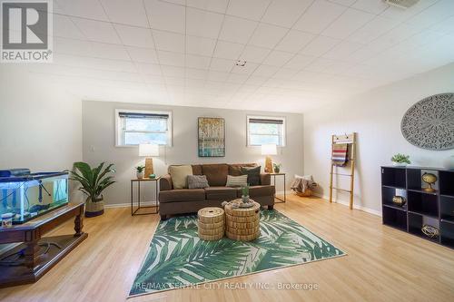 297 Drury Lane, Strathroy-Caradoc (Nw), ON - Indoor Photo Showing Living Room