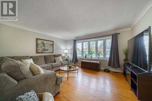 297 Drury Lane, Strathroy-Caradoc (Nw), ON - Indoor Photo Showing Living Room