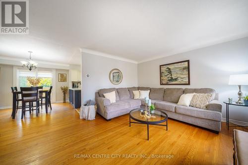 297 Drury Lane, Strathroy-Caradoc (Nw), ON - Indoor Photo Showing Living Room