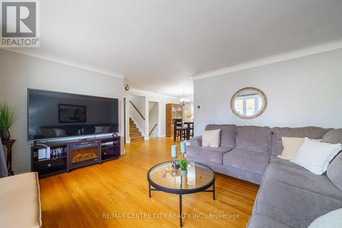 297 Drury Lane, Strathroy-Caradoc (Nw), ON - Indoor Photo Showing Living Room