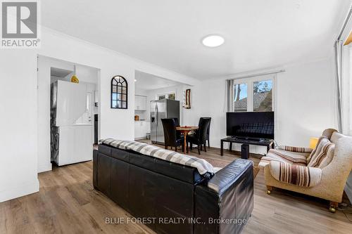 1466 Trafalgar Street, London, ON - Indoor Photo Showing Living Room