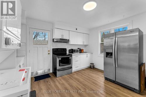 1466 Trafalgar Street, London, ON - Indoor Photo Showing Kitchen