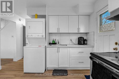 1466 Trafalgar Street, London, ON - Indoor Photo Showing Laundry Room