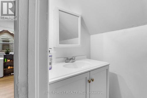 1466 Trafalgar Street, London, ON - Indoor Photo Showing Bathroom