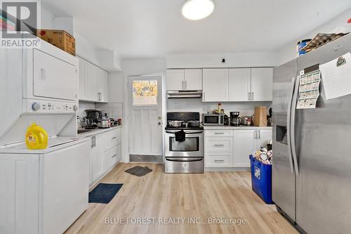 1466 Trafalgar Street, London, ON - Indoor Photo Showing Kitchen