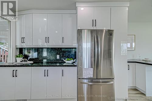 40 Ewing Street, Halton Hills, ON - Indoor Photo Showing Kitchen With Upgraded Kitchen