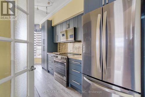 2410 - 22 Hanover Road, Brampton, ON - Indoor Photo Showing Kitchen With Upgraded Kitchen