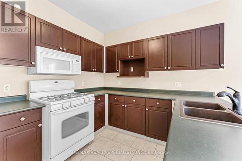 485 Nova Scotia Court, Woodstock, ON - Indoor Photo Showing Kitchen With Double Sink