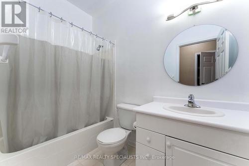 485 Nova Scotia Court, Woodstock, ON - Indoor Photo Showing Bathroom