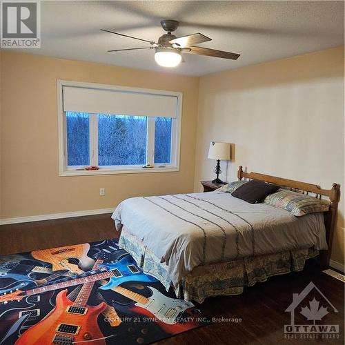 252 Parkrose, Ottawa, ON - Indoor Photo Showing Bedroom