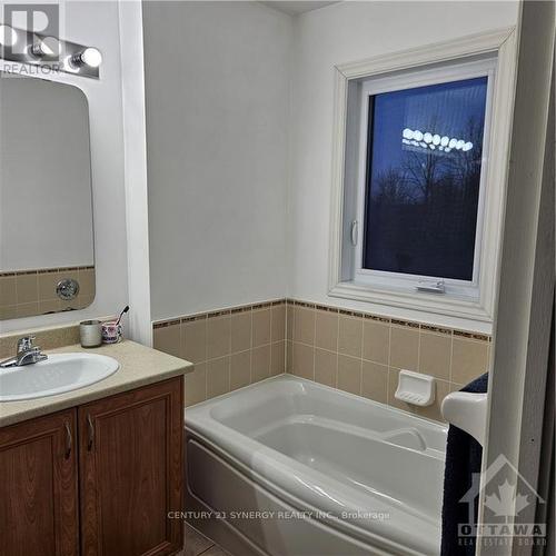 252 Parkrose, Ottawa, ON - Indoor Photo Showing Bathroom