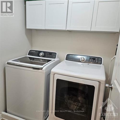 252 Parkrose, Ottawa, ON - Indoor Photo Showing Laundry Room