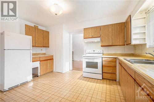 2090 Prince Charles Road, Ottawa, ON - Indoor Photo Showing Kitchen With Double Sink