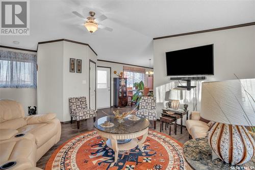 5 Garrettsee Street, Duval, SK - Indoor Photo Showing Living Room