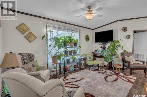 5 Garrettsee Street, Duval, SK - Indoor Photo Showing Living Room