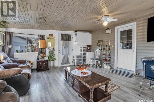 5 Garrettsee Street, Duval, SK - Indoor Photo Showing Living Room