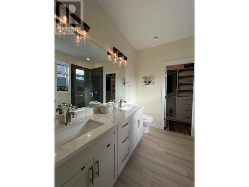 1881 Foxwood Trail, Windermere, BC - Indoor Photo Showing Bathroom