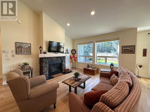 1881 Foxwood Trail, Windermere, BC - Indoor Photo Showing Living Room With Fireplace