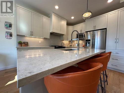 1881 Foxwood Trail, Windermere, BC - Indoor Photo Showing Kitchen With Upgraded Kitchen