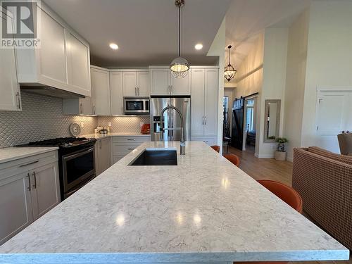 1881 Foxwood Trail, Windermere, BC - Indoor Photo Showing Kitchen With Upgraded Kitchen