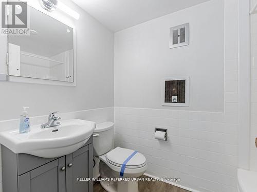 15 York Valley Crescent, Toronto, ON - Indoor Photo Showing Bathroom