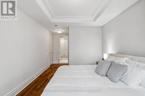 409 - 155 St Clair Avenue W, Toronto, ON - Indoor Photo Showing Bedroom