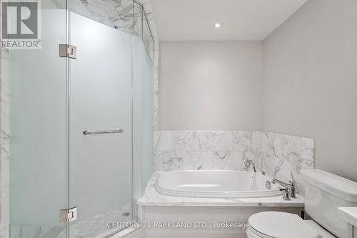 409 - 155 St Clair Avenue W, Toronto, ON - Indoor Photo Showing Bathroom