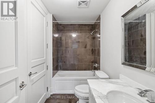 409 - 155 St Clair Avenue W, Toronto, ON - Indoor Photo Showing Bathroom