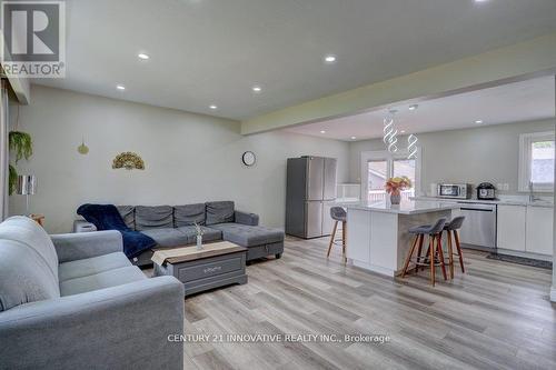 1431 Park Road S, Oshawa, ON - Indoor Photo Showing Living Room