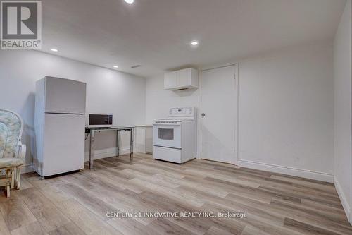 1431 Park Road S, Oshawa, ON - Indoor Photo Showing Kitchen