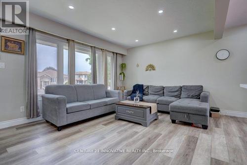 1431 Park Road S, Oshawa, ON - Indoor Photo Showing Living Room