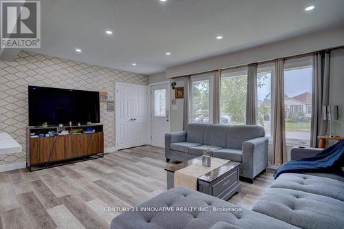 1431 Park Road S, Oshawa, ON - Indoor Photo Showing Living Room