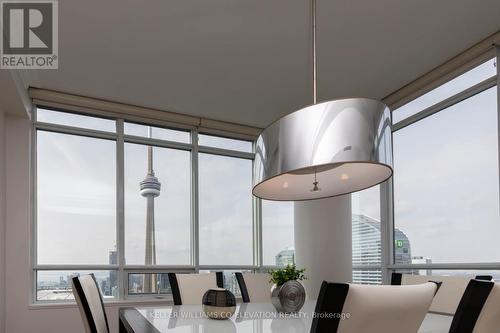 Ph 5202 - 65 Bremner Boulevard, Toronto, ON - Indoor Photo Showing Dining Room