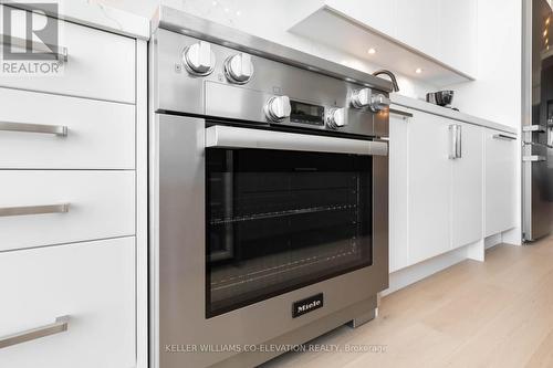 Ph 5202 - 65 Bremner Boulevard, Toronto, ON - Indoor Photo Showing Kitchen