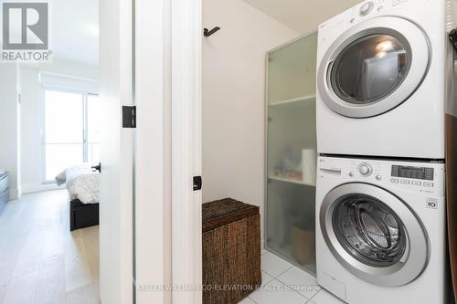 Ph 5202 - 65 Bremner Boulevard, Toronto, ON - Indoor Photo Showing Laundry Room