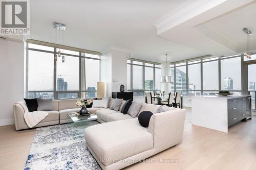 Ph 5202 - 65 Bremner Boulevard, Toronto, ON - Indoor Photo Showing Living Room