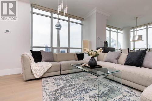 Ph 5202 - 65 Bremner Boulevard, Toronto, ON - Indoor Photo Showing Living Room