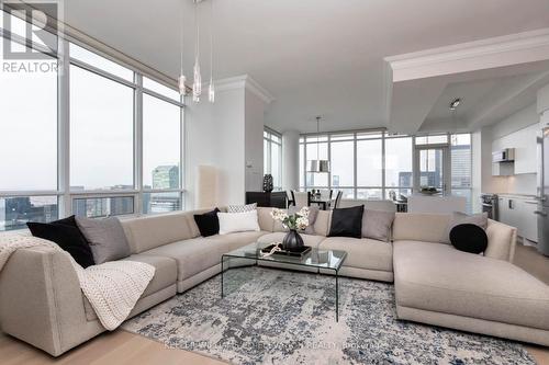 Ph 5202 - 65 Bremner Boulevard, Toronto, ON - Indoor Photo Showing Living Room