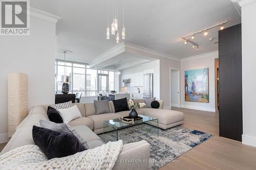 Ph 5202 - 65 Bremner Boulevard, Toronto, ON - Indoor Photo Showing Living Room