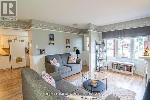 44 Plumridge Court, Ajax, ON - Indoor Photo Showing Living Room