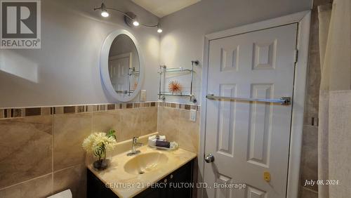 869 Scarborough Golf Club Road, Toronto, ON - Indoor Photo Showing Bathroom