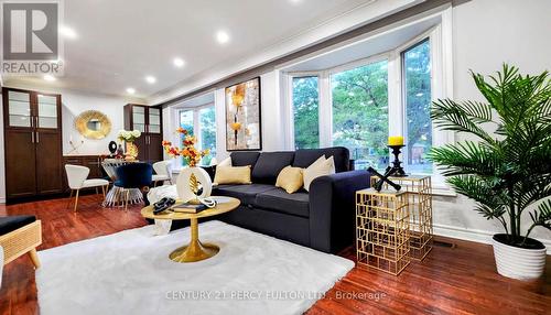 869 Scarborough Golf Club Road, Toronto, ON - Indoor Photo Showing Living Room