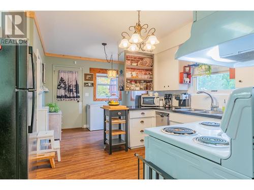 2196 Eighth Avenue, Trail, BC - Indoor Photo Showing Kitchen With Double Sink